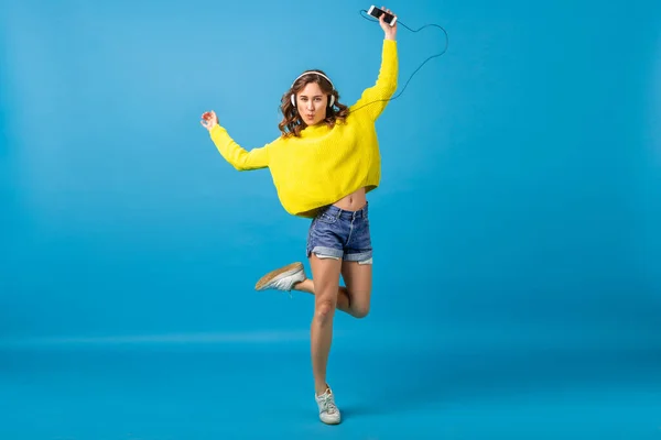 Atractiva Mujer Feliz Sonriente Saltando Bailando Escuchando Música Auriculares Con —  Fotos de Stock