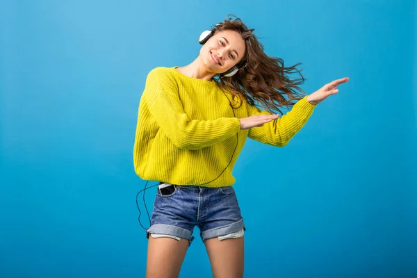 Atraente Sorrindo Mulher Feliz Dançando Ouvir Música Fones Ouvido Roupa — Fotografia de Stock