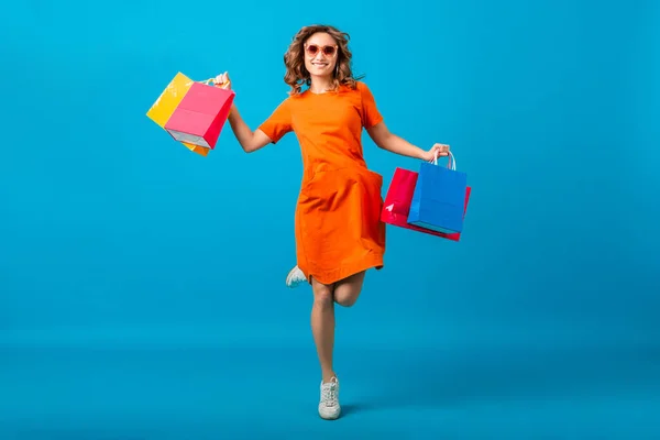 Aantrekkelijk Gelukkig Glimlachen Stijlvol Vrouw Shopaholic Oranje Trendy Oversize Jurk — Stockfoto