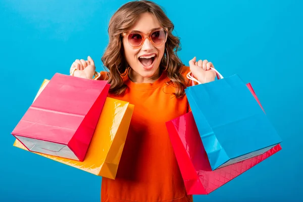 Portret Van Opgewonden Aantrekkelijke Glimlachende Stijlvolle Vrouw Shopaholic Oranje Trendy — Stockfoto