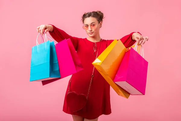 Aantrekkelijke Stijlvolle Vrouw Met Kleurrijke Boodschappentassen Roze Achtergrond — Stockfoto