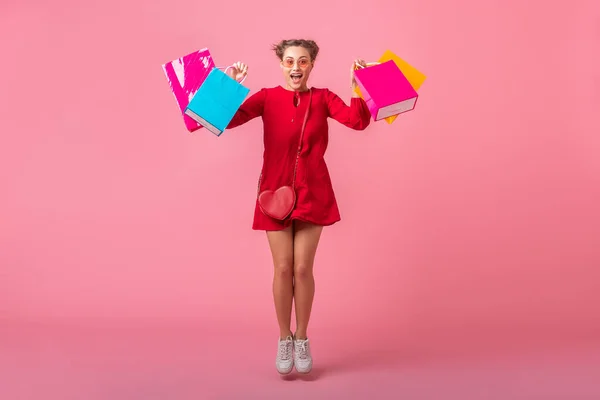 Aantrekkelijk Gelukkig Glimlachen Stijlvol Vrouw Shopaholic Rood Trendy Jurk Met — Stockfoto