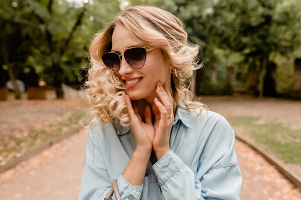 Attractive Blond Smiling Candid Woman Walking Park Summer Outfit Blue — Stock Photo, Image