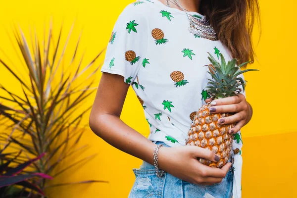 Close Hands Holding Pineapple Tanned Skin Attractive Woman Vacation Wearing — Stock Photo, Image