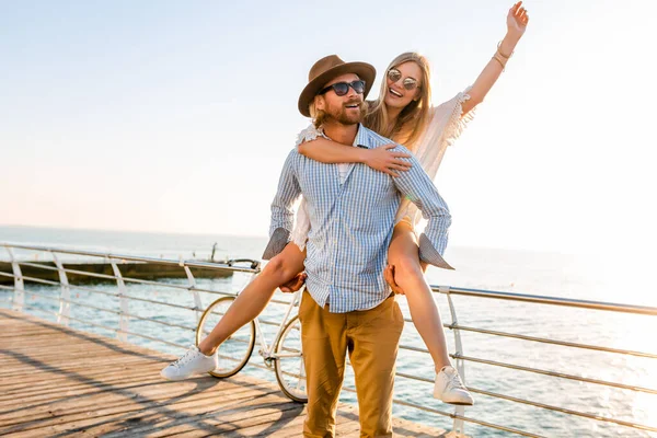 Atraente Casal Feliz Rindo Viajando Verão Pelo Mar Homem Mulher — Fotografia de Stock