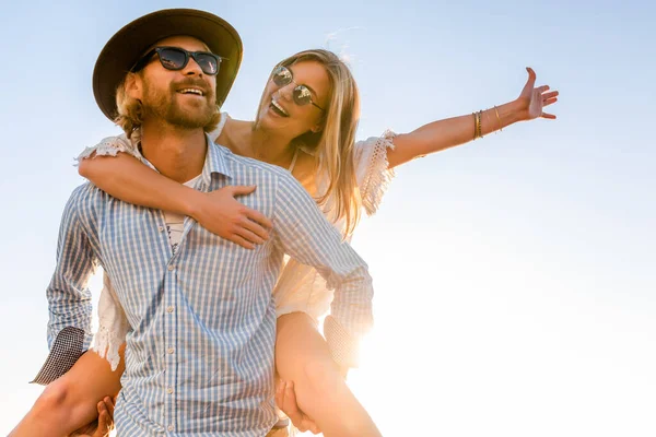 Atraente Casal Feliz Rindo Viajando Verão Pelo Mar Homem Mulher — Fotografia de Stock