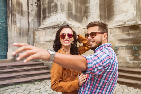 Jong Stel Reis Retro Stijl Europa Vakantie Honing Maan Zonnebril — Stockfoto