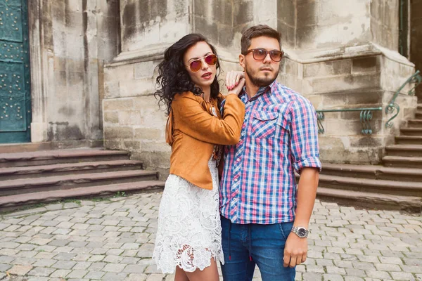 Jovem Casal Apaixonado Viajando Estilo Vintage Férias Europa Lua Mel — Fotografia de Stock