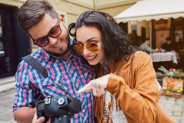 Mladý Muž Žena Lásce Cestování Evropě Letní Dovolená Med Měsíc — Stock fotografie