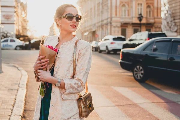 Young Stylish Beautiful Woman Walking City Street Sunset Europe Vacation — Stock Photo, Image