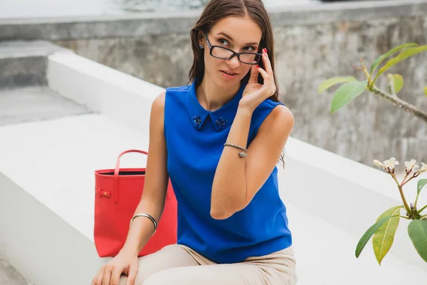 Jovem Mulher Bonita Elegante Tendência Moda Verão Blusa Azul Saco — Fotografia de Stock