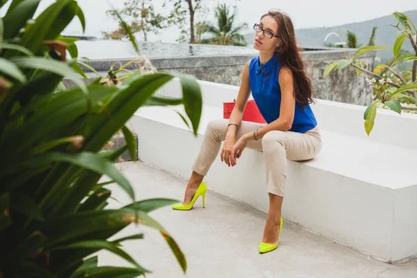 Jovem Mulher Bonita Elegante Tendência Moda Verão Blusa Azul Saco — Fotografia de Stock