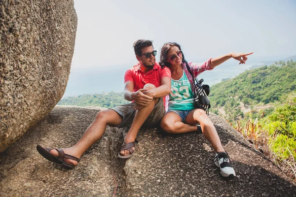 Young Happy Hipster Couple Love Traveling World Sightseeing Tropical Romantic — Stock Photo, Image
