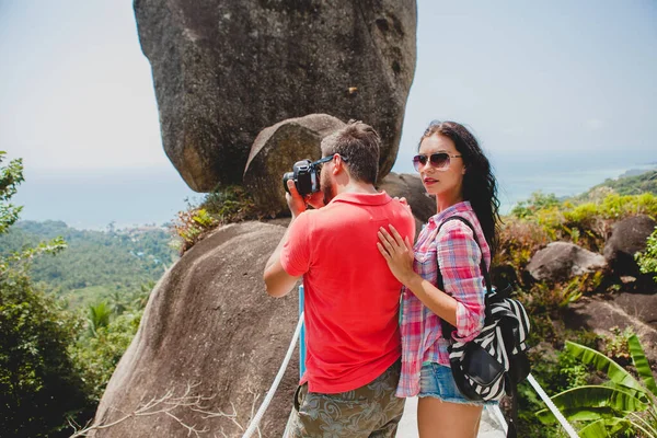 Jong Gelukkig Hipster Paar Liefde Reizen Rond Wereld Sightseeing Tropische — Stockfoto