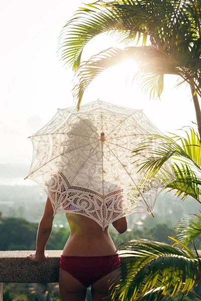 Silhouet Van Een Vrouw Met Een Mooi Slank Lichaam Een — Stockfoto