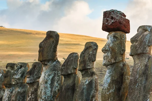 Moais Αγάλματα Στο Ahu Tongariki Μεγαλύτερο Ahu Στο Νησί Του — Φωτογραφία Αρχείου