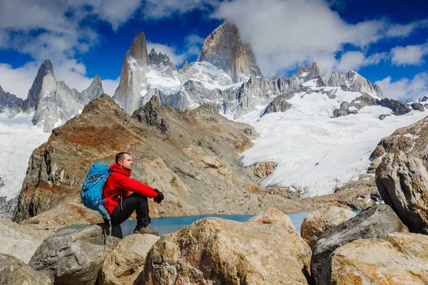 Senderismo Activo Disfrutando Vista Mirando Paisaje Montañoso Patagonia Montañismo Deporte —  Fotos de Stock