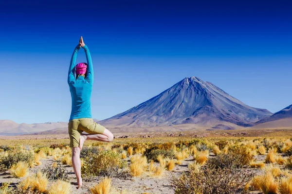 Woman Doing Yoga Volcanos Chile Sport Active Life Concept — Stock Photo, Image