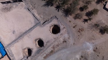 Antik Su Kuyuları ve Çöl Manzarası Harabeleri Tarihsel Arazinin Hava Görüntüsü
