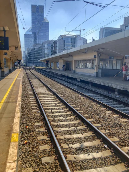 Empty Railway Station Showing Empty Platform Empty Tracks — Stock Photo, Image