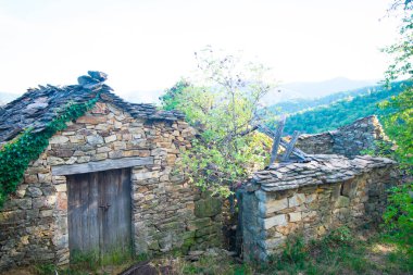 Eski evlerde tipik Fransız dağlar