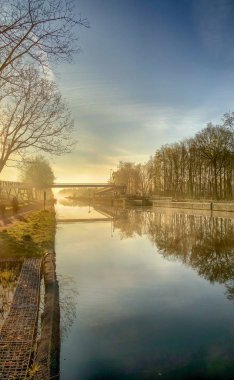 Dramatik nehir gündoğumu