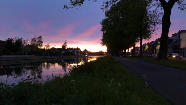 Timelapse d'un coucher de soleil de rivière — Video