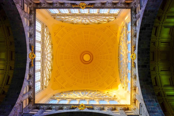 Antwerp, Belgium, May 2019,  Ceiling inside of the Antwerp Central railway station — Stock Photo, Image