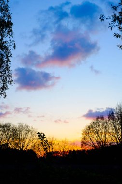 Doğal Gün Batımı veya Alan Üzerinde Sunrise