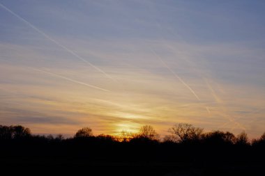 Doğal Gün Batımı veya Alan Üzerinde Sunrise