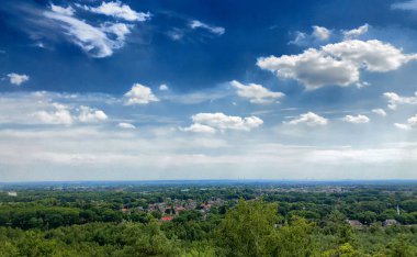 Harika bir güneşli günde tüm doğanın güzel görüntü
