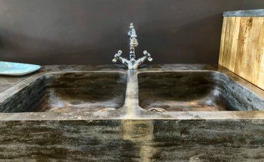 Bir retro kitchecn vintage musluk