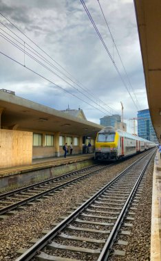 Brüksel, Belçika-Haziran 2019: Brüksel-Kuzey Tren Istasyonu 'Na gelen trenler.