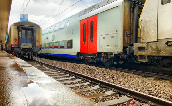 Bruxelas, Bélgica - Junho de 2019: comboios que chegam à Estação Ferroviária Bruxelas-Norte . — Fotografia de Stock