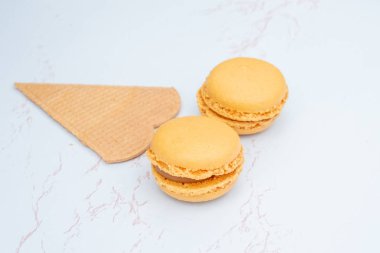Eğlenceli düz macarons ve bir çerez kompozisyon yatıyordu