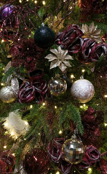 Close up of beautifully decorated Christmas ornament decorations in a Christmas tree — Stock Photo, Image