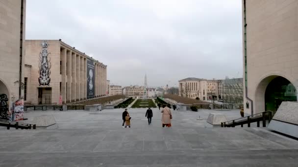 Timelapse de personas caminando por Mont Des Arts en Bruselas — Vídeos de Stock