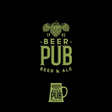 Bira Pub vintage amblemi. Zanaat bira logo. Eski püskü stil oyma. Kupa işaretiyle hop koniler ve harfler.