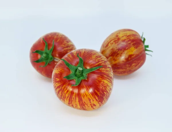 Kunterbunte Tomaten Mit Ungewöhnlichem Natürlichem Muster Eine Schöne Ungewöhnliche Drei — Stockfoto