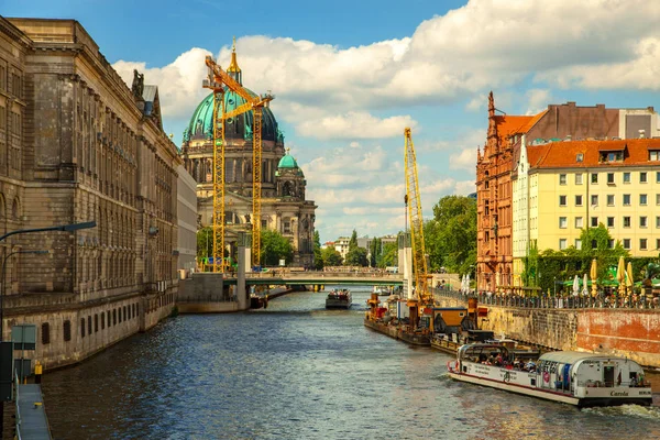 Καθεδρικός Ναός Του Βερολίνου Berliner Dom Και Στον Ποταμό Σπρέε — Φωτογραφία Αρχείου