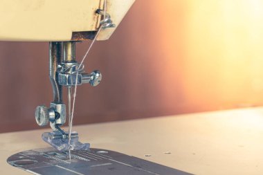 Eski dikiş makinesi iğne başı