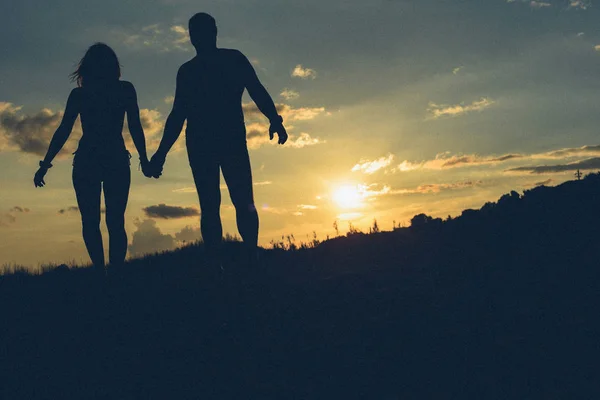 Silhouette Couple Holding Hands Sunset — Stock Photo, Image