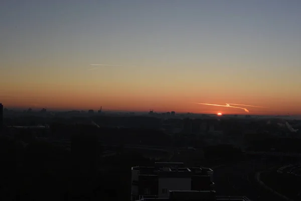 Edifícios Cidade Silhuetas Dramático Pôr Sol Fundo — Fotografia de Stock