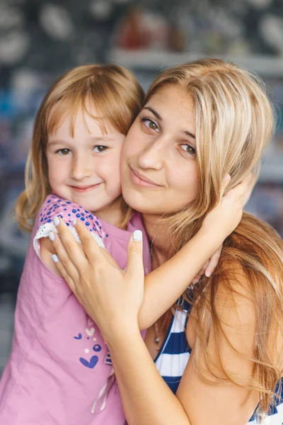 Smiling Mother Daughter Embracing Each Other — Stock Photo, Image