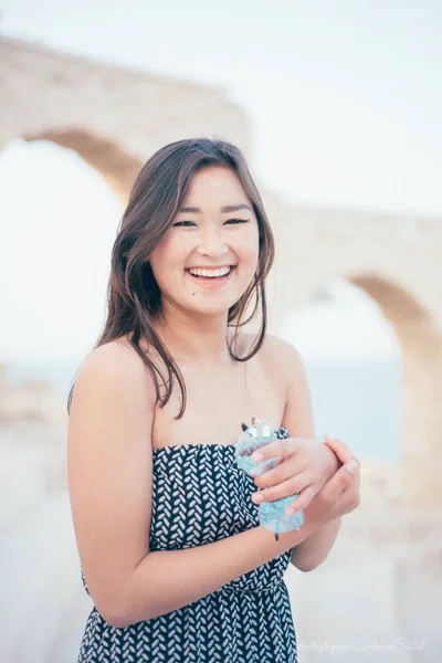 Retrato Jovem Mulher Asiática Posando Costa Mar — Fotografia de Stock