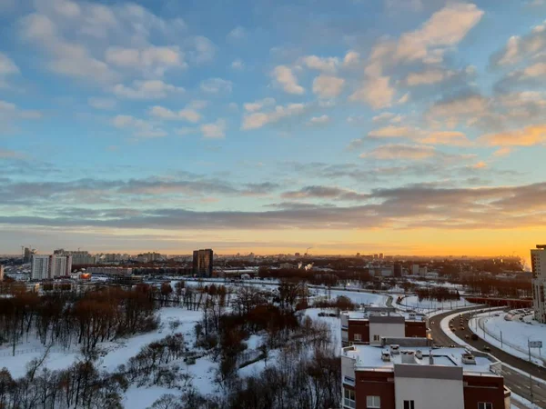 Pôr Sol Dramático Sobre Cidade Temporada Inverno — Fotografia de Stock