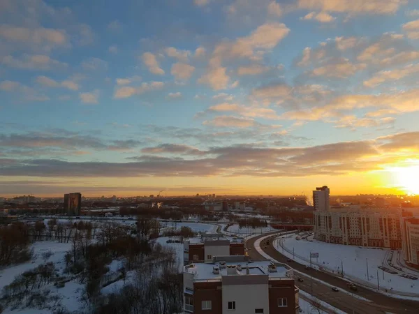 Pôr Sol Dramático Sobre Cidade Temporada Inverno — Fotografia de Stock