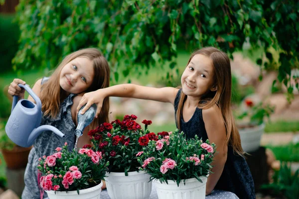 Two Happy Girls Park Flowers — Stock Photo, Image