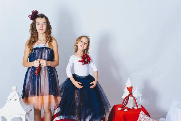 Bambine Abiti Natale Seduti Disfare Regali Divertitevi Concetto Stile Moda — Foto Stock