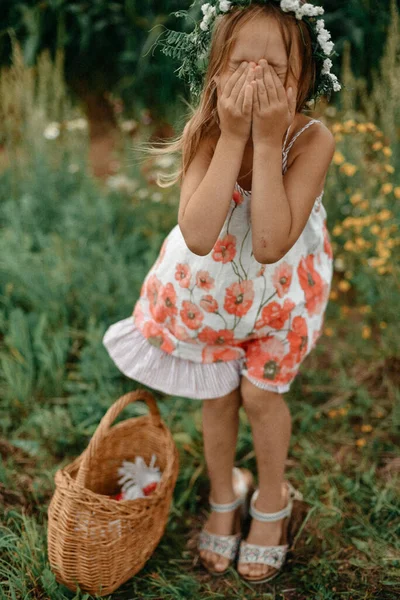 Little Brunette Girl Dress Covered Her Face Her Hands Basket — Stock Photo, Image